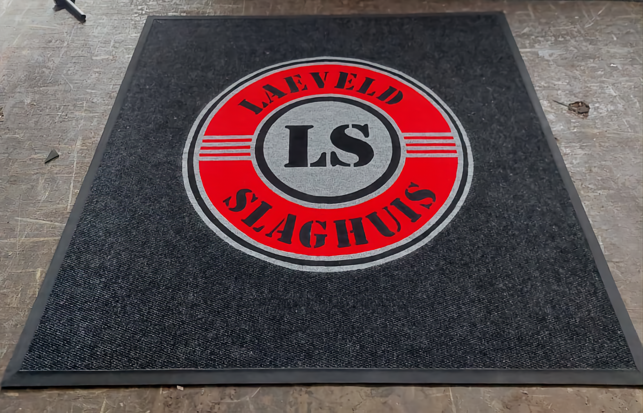 Rubber backed entrance mat for a restaurant entrance